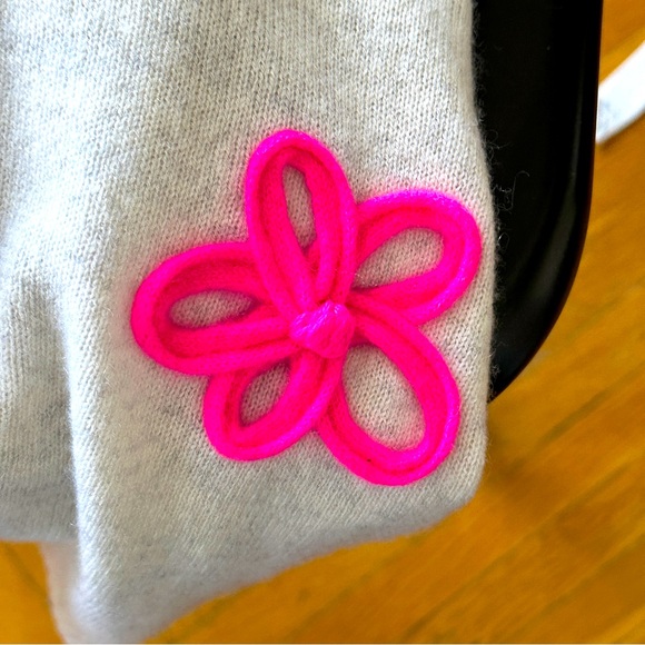 NEW without Tags - BRODIE 
Flower Pop Cashmere Crewneck Sweater - large - 2024 - Picture 10 of 13